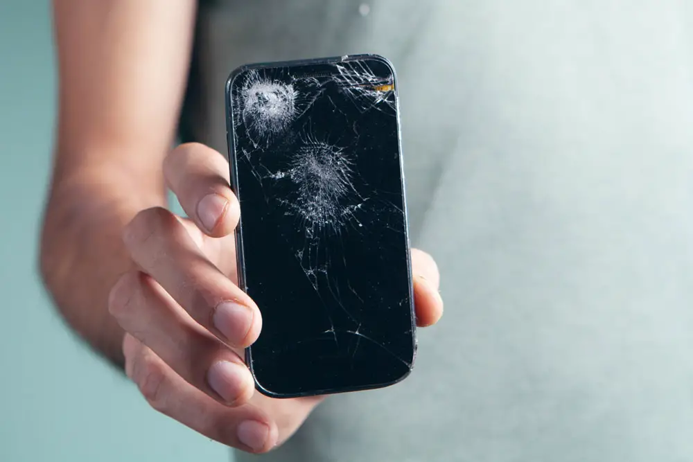 Smartphone-cassé-à-Oslo-comment-faire-pour-le-réparer